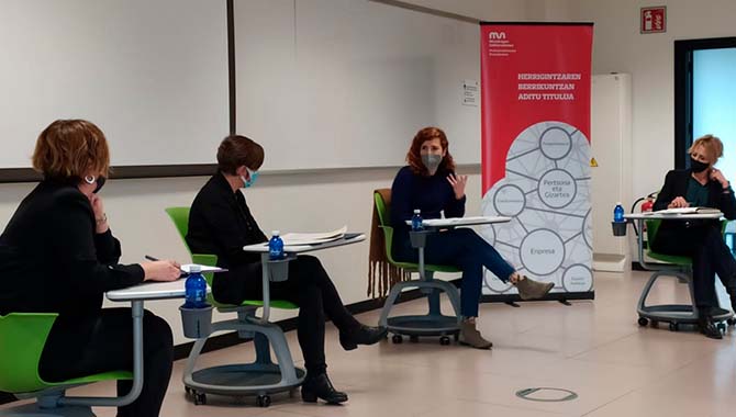 Con expertos y expertas de referencia