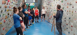 Ya está en marcha el curso de escalada en Donostia